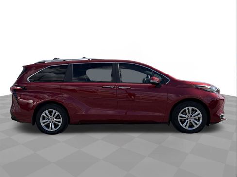 Used 2024 Toyota Sienna Platinum AWD/4WD image 6