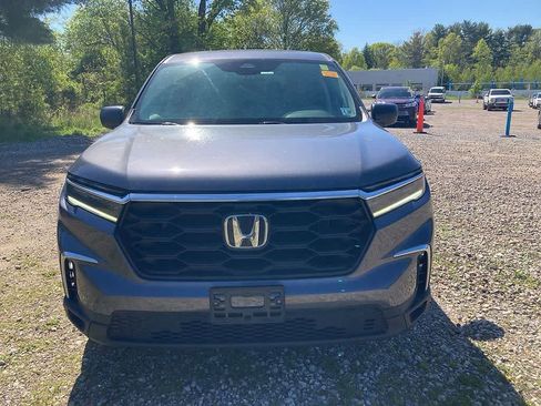 Used 2023 Honda Pilot LX image 3