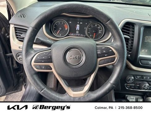 Used 2017 Jeep Cherokee Limited image 10