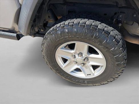 Used 2020 Jeep Gladiator Sport w/ Quick Order Package 24S image 21