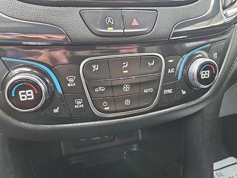 Used 2023 Chevrolet Equinox Premier FWD image 57