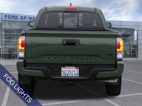 Used 2022 Toyota Tacoma TRD Sport w/ TRD Premium Sport Package RWD image 6