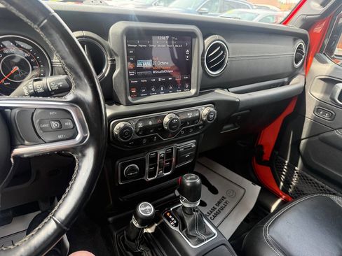 Used 2020 Jeep Wrangler Unlimited Sahara AWD/4WD image 11