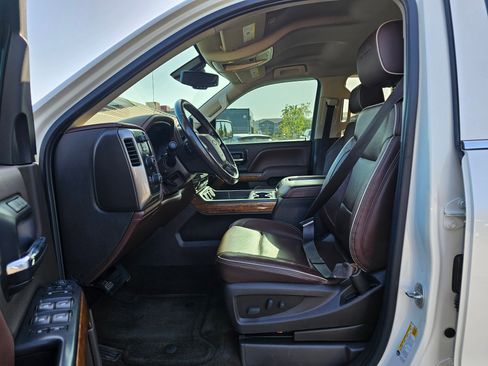 Used 2015 Chevrolet Silverado 1500 High Country w/ High Country Premium Package AWD/4WD image 29