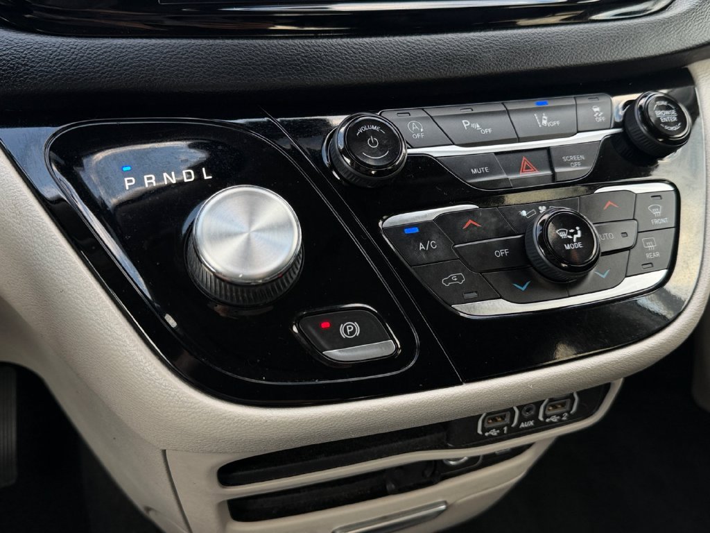 Used 2022 Chrysler Pacifica Touring-L FWD image 27