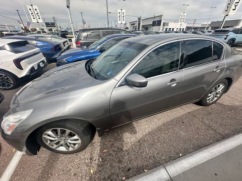 Used 2009 INFINITI G37 Journey RWD image 3