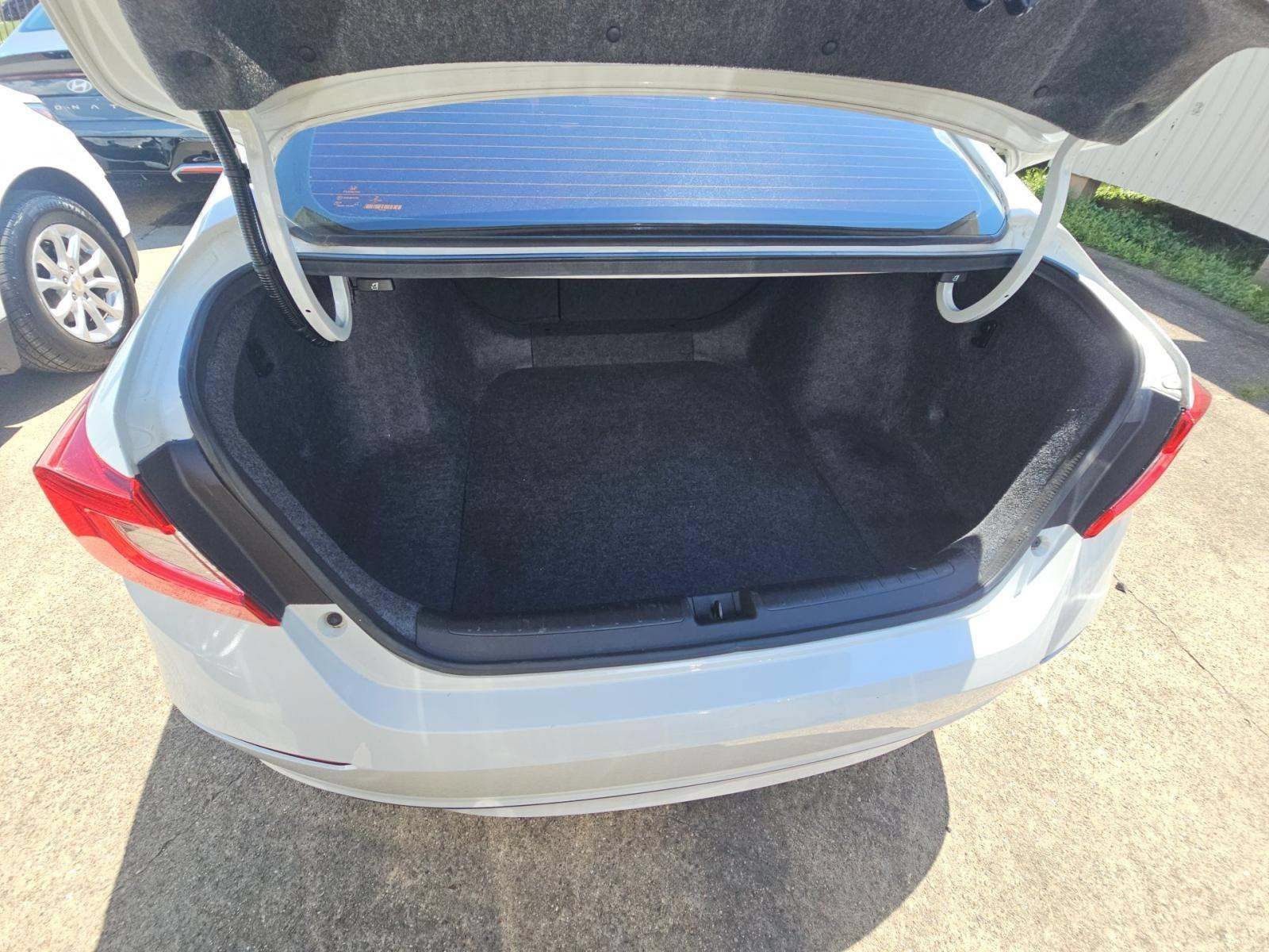 Used 2018 Honda Accord EX image 8