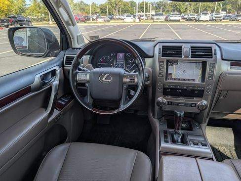 Used 2019 Lexus GX 460 Premium AWD/4WD image 3