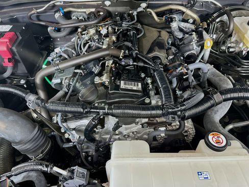 Used 2025 Toyota Tacoma TRD Off-Road image 33