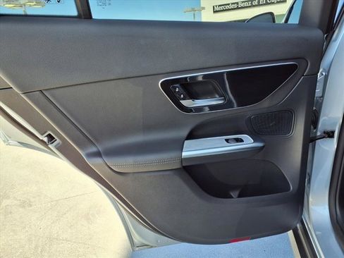 Used 2025 Mercedes-Benz GLC 300 image 17