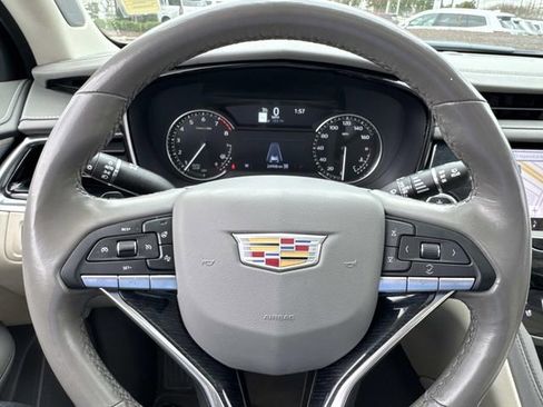 Used 2025 Cadillac XT6 Premium Luxury AWD/4WD image 27