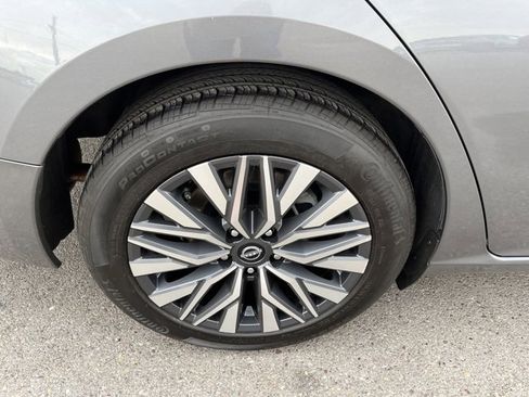 Used 2024 Nissan Altima 2.5 SV image 17