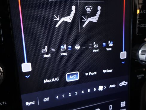 Used 2022 RAM 1500 Laramie AWD/4WD image 8