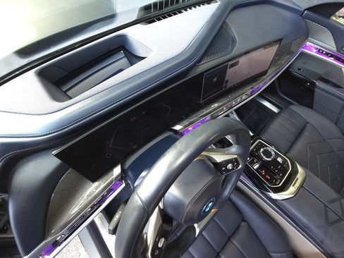 Used 2024 BMW i7 eDrive50 w/ Executive Package RWD image 12