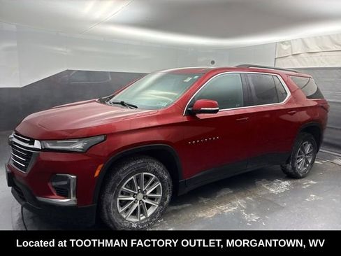 Used 2023 Chevrolet Traverse LT image 1