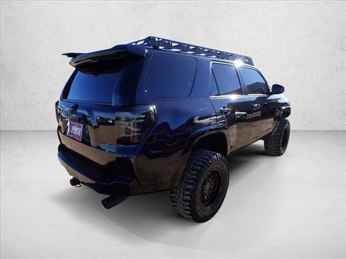 Used 2018 Toyota 4Runner SR5 AWD/4WD image 4