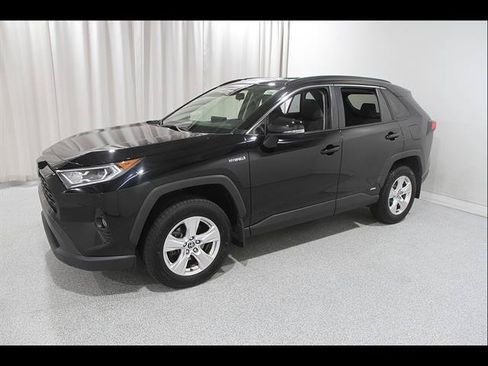 Used 2020 Toyota RAV4 XLE w/ Convenience Package AWD/4WD image 3