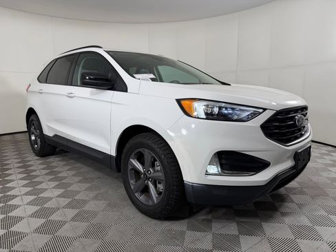 Used 2023 Ford Edge SEL w/ Sport Appearance Package AWD/4WD image 6