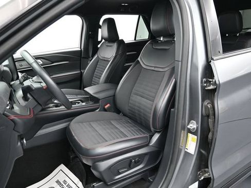 Certified 2025 Ford Explorer ST-Line AWD/4WD image 10
