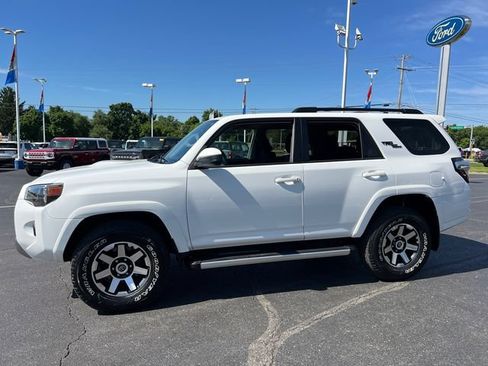 Used 2023 Toyota 4Runner TRD Off-Road AWD/4WD image 3