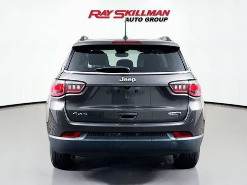 Used 2022 Jeep Compass Latitude w/ Sun and Sound Group AWD/4WD image 6
