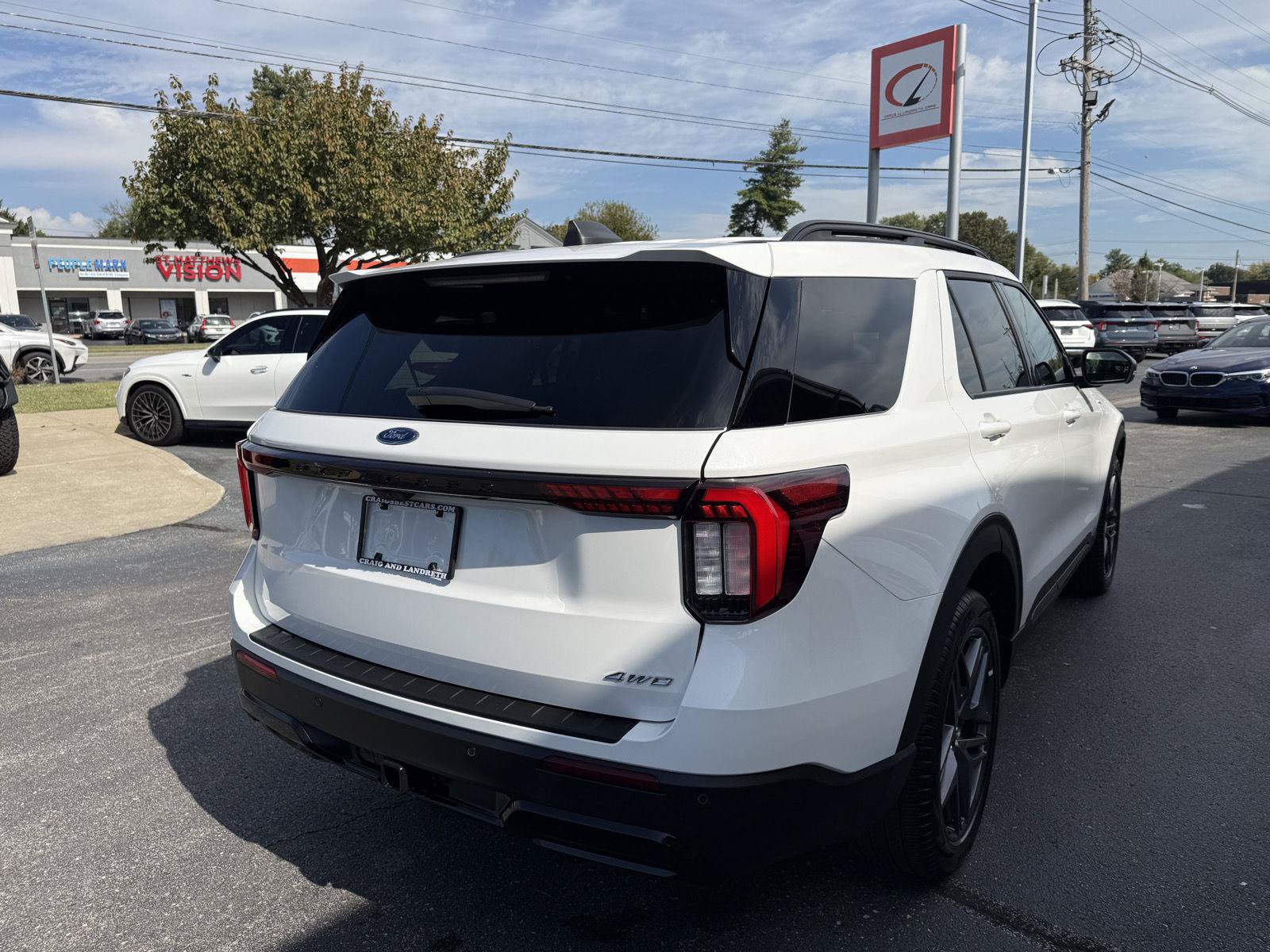 Used 2025 Ford Explorer ST-Line w/ ST-Line Street Pack AWD/4WD image 8