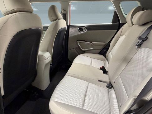 Used 2023 Kia Soul LX FWD image 18
