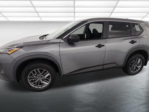 Used 2023 Nissan Rogue S AWD/4WD image 3