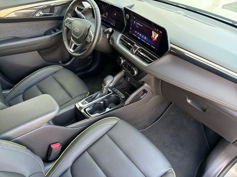 Used 2025 Chevrolet TrailBlazer ACTIV w/ Convenience Package FWD image 16