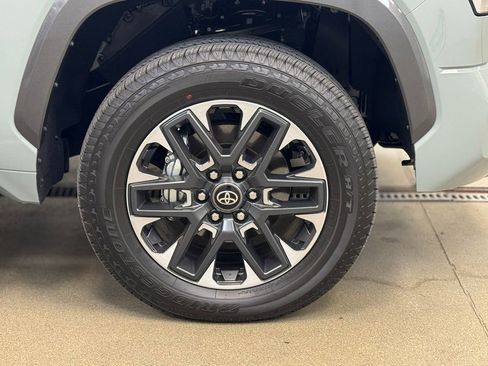 Used 2026 Toyota Tundra Limited w/ Power Package AWD/4WD image 4
