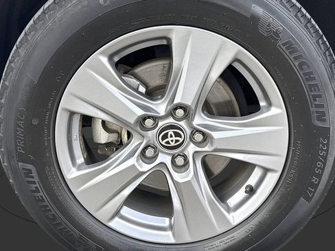 Used 2024 Toyota RAV4 XLE AWD/4WD image 9