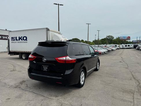 Used 2016 Toyota Sienna LE FWD image 3