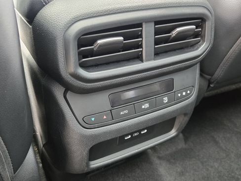 Certified 2025 Honda Pilot Touring image 13
