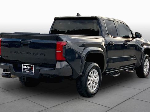 Used 2025 Toyota Tacoma SR5 AWD/4WD image 13