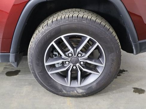 Used 2022 Jeep Grand Cherokee Limited image 43