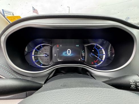 Used 2017 Chrysler Pacifica Platinum image 24