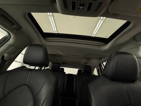 Used 2021 Toyota Highlander Limited AWD/4WD image 20