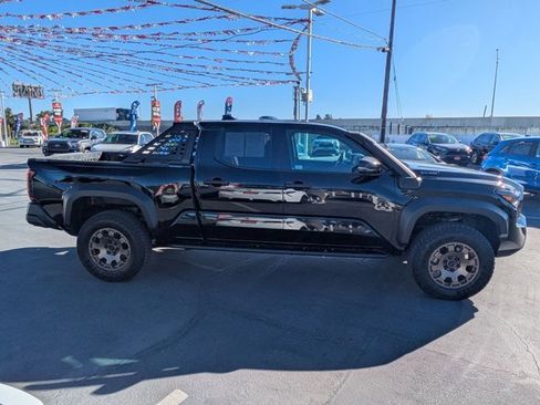 Used 2025 Toyota Tacoma Trailhunter image 4