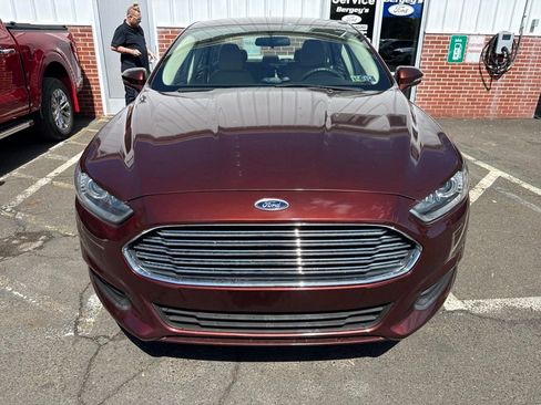 Used 2015 Ford Fusion SE FWD image 2