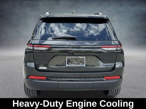 Used 2024 Jeep Grand Cherokee Limited w/ Black Appearance Package image 8