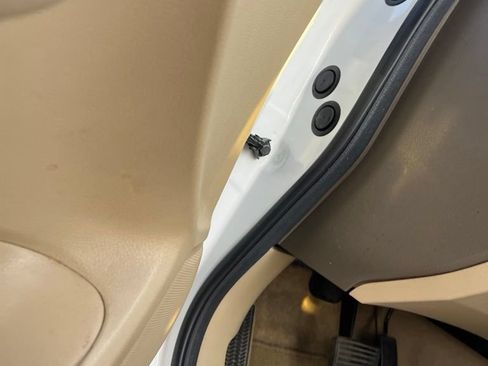 Used 2010 Honda Accord EX-L image 9