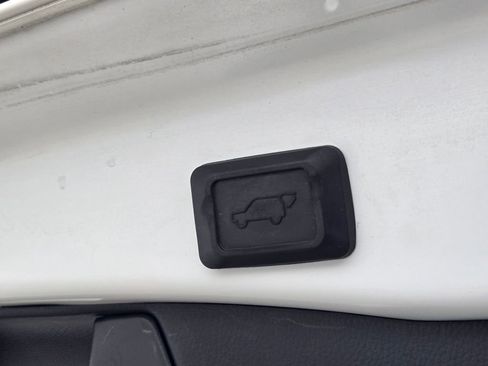 Used 2020 Toyota RAV4 XLE w/ Convenience Package image 19