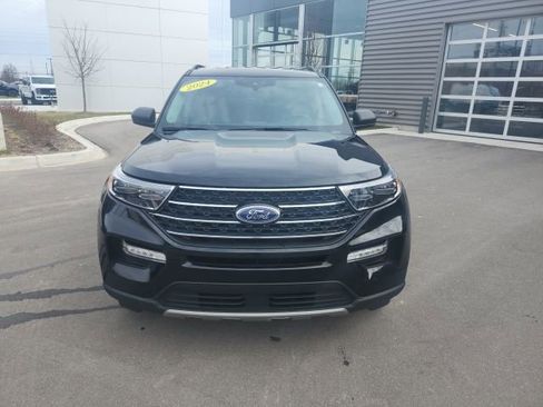 Used 2024 Ford Explorer XLT w/ Equipment Group 202A image 2