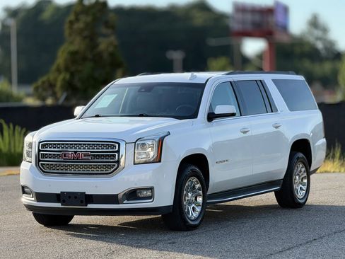 Used 2017 GMC Yukon XL SLT AWD/4WD image 6