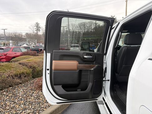 Used 2023 Chevrolet Silverado 3500 High Country w/ Technology Package image 26