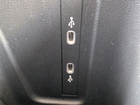 Certified 2025 Volkswagen Tiguan SE image 28