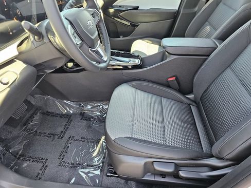 New 2026 Chevrolet Trax LT w/ Midnight Edition FWD image 21