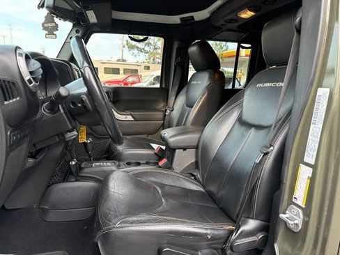 Used 2015 Jeep Wrangler Unlimited Rubicon w/ Connectivity Group AWD/4WD image 15