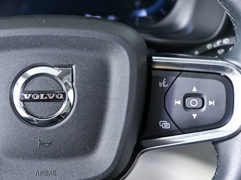 Certified 2025 Volvo XC40 B5 Ultra AWD/4WD image 13