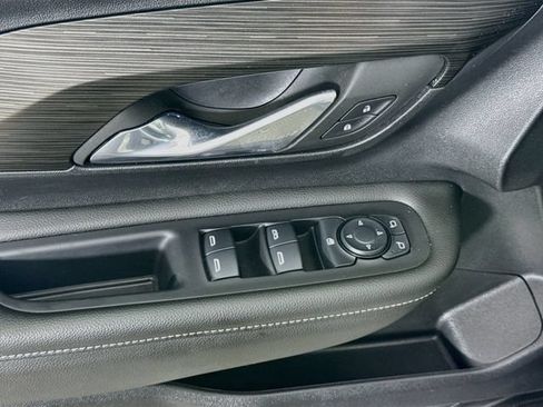 Used 2024 GMC Terrain SLE w/ Driver Convenience Package FWD image 18